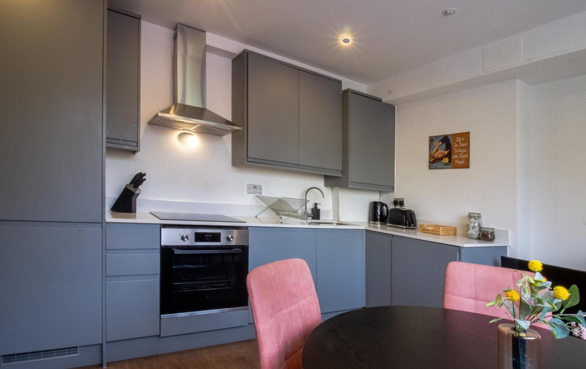 Modern 2 Bedroom @ Nine Elms Station A Londres